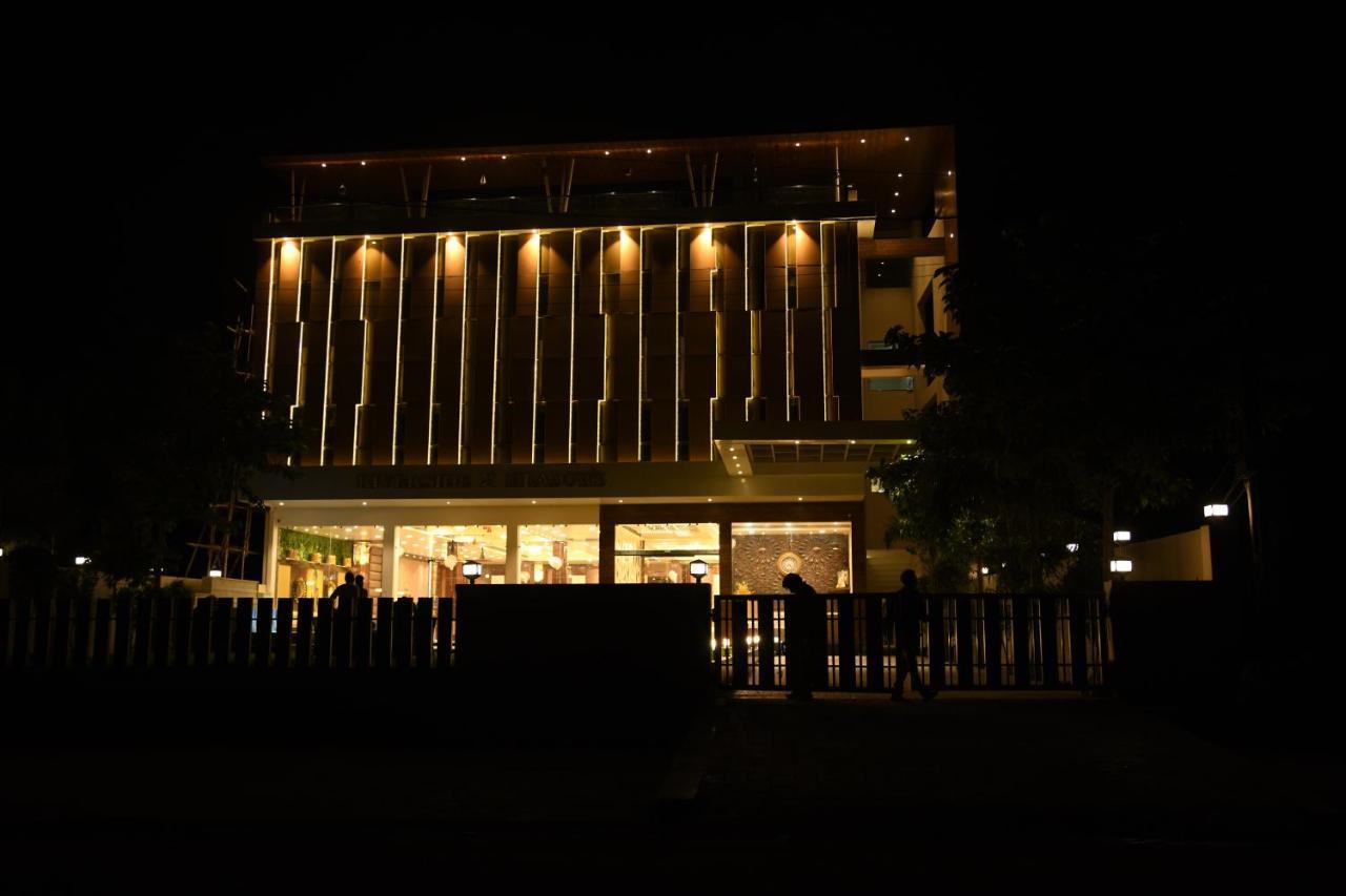 Riverside Meadows Hotel Vidisha Luaran gambar