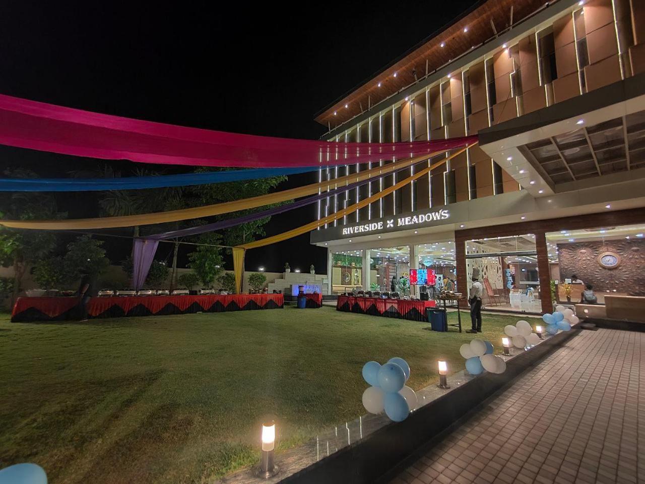 Riverside Meadows Hotel Vidisha Luaran gambar