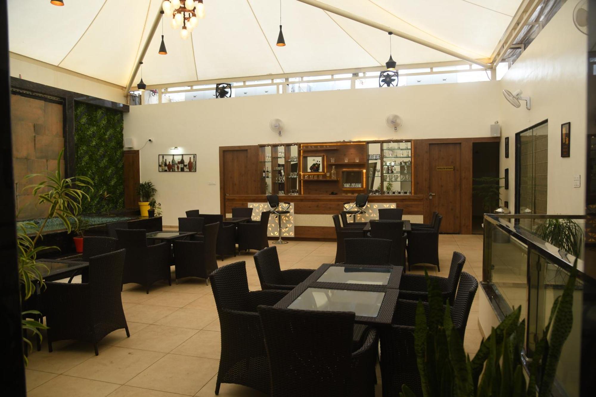 Riverside Meadows Hotel Vidisha Luaran gambar